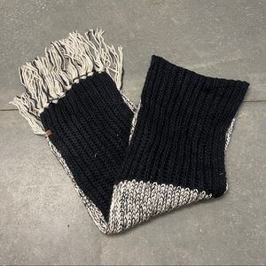 Bickley + Mitchell chunky large bulky scarf fringe